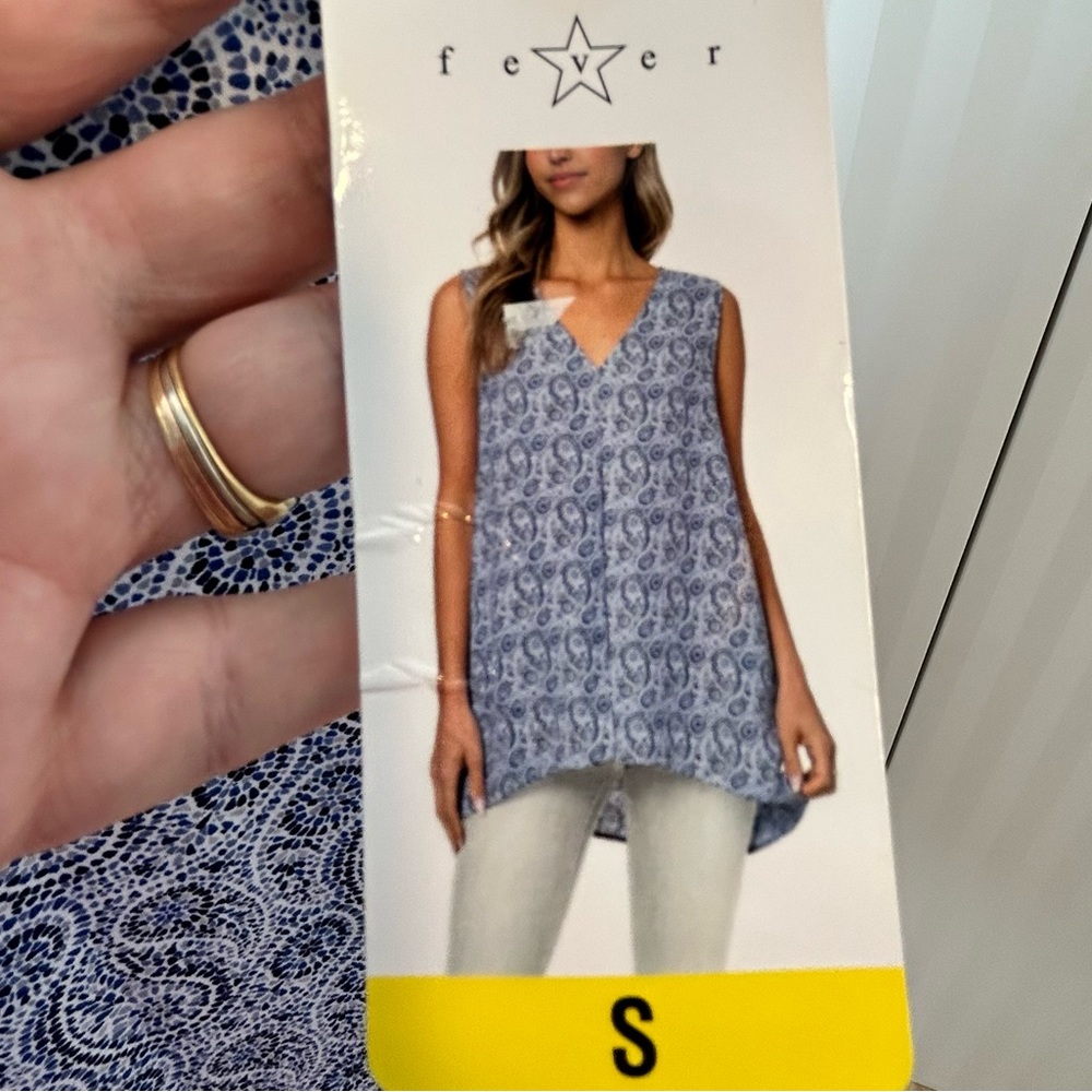 NWT Fever blue paisley sleeveless blouse Size S